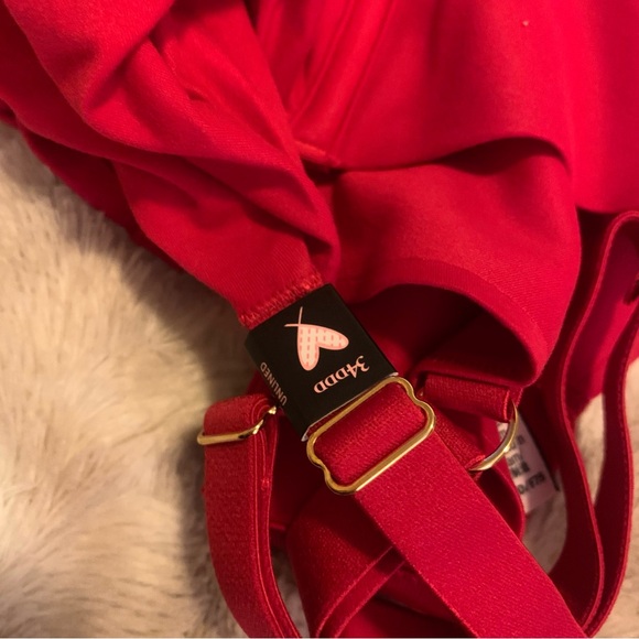 Victoria Secret Incredible Unlined Plunge Bra - Picture 10 of 15